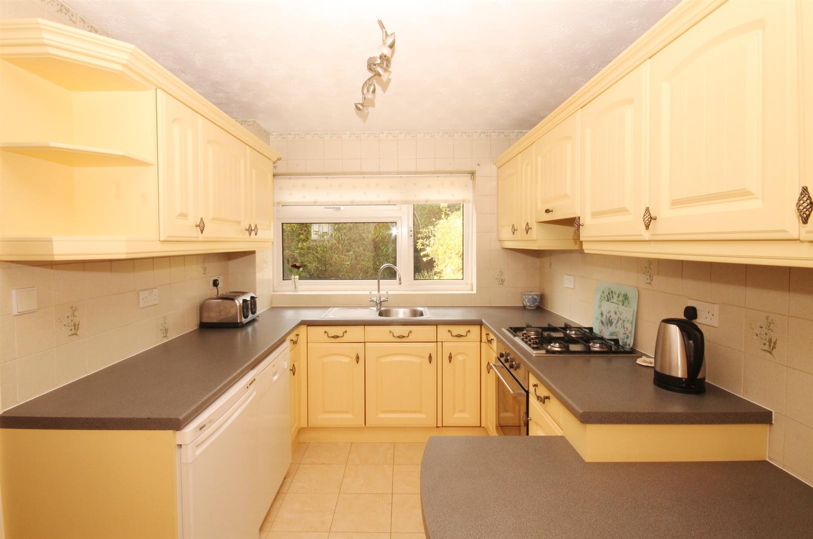 KITCHEN/BREAKFAST ROOM